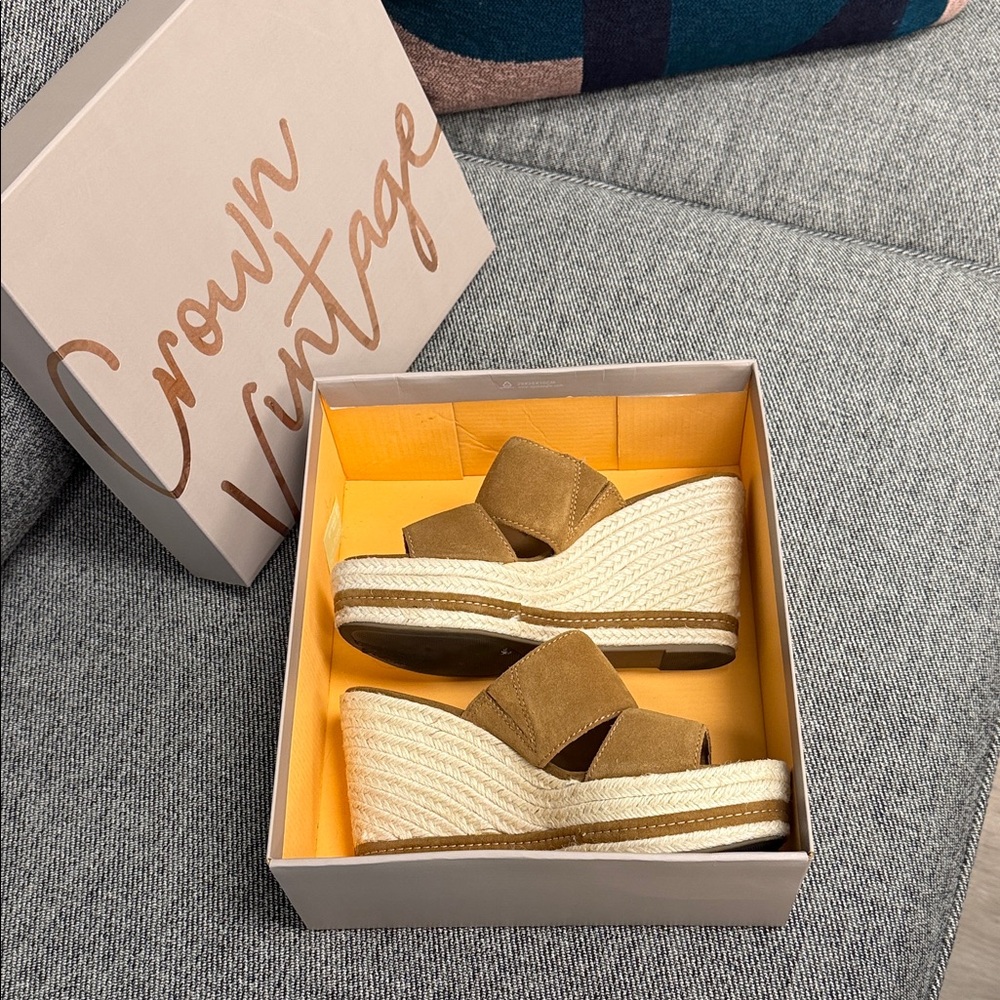 Crown Vintage Brown Wedge Sandals size 7.5